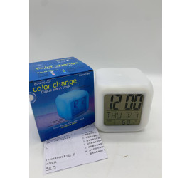 Настольные часы хамелеон Куб Color change №H63 (100)