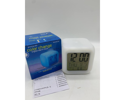 Настольные часы хамелеон Куб Color change №H63 (100)