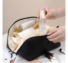 Вместительная дорожная косметичка MAKE UP BAG BLACK (150)